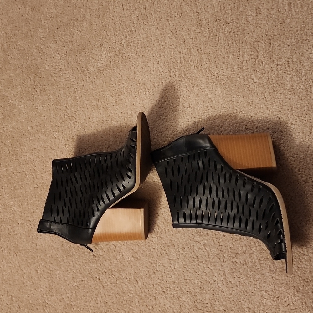 Maurices open toed boots. Size 8